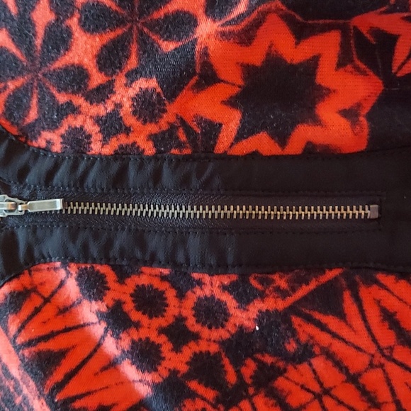 Hannah asymmetrical long sleeve sweater w/zipper black/red 2x - Picture 7 of 7